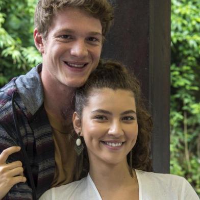 malhação toda forma de amar Filipe (Pedro Novaes) e Rita (Alanis Guillen)