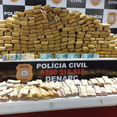  PORTO ALEGRE, RS, BRASIL - Polícia Civil apreende 700 quilos de maconha e mais de R$ 300 mil em apartamento no centro da Capital.<!-- NICAID(14470631) -->