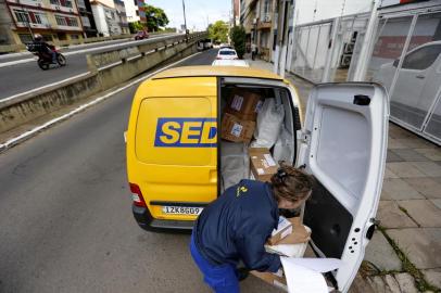  PORTO ALEGRE, RS, BRASIL, 08/04/2020- Correios - como estão operando. Foto: Lauro Alves / Agencia RBS<!-- NICAID(14472153) -->