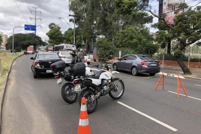 PORTO ALEGRE: Motociclista morre em acidente na Avenida Ipiranga<!-- NICAID(14473302) -->