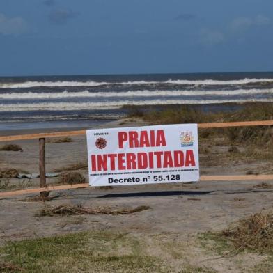 Prefeitura de Arroio do Sal teme aumento de movimentação de pessoas no Feriado de Páscoa. A praia está interditada e blitze educacionais são feitas na entrada da cidade.<!-- NICAID(14473392) -->