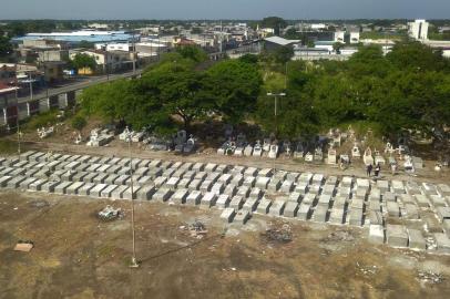 Aerial view of new graves at Maria Canals cemetery in the outskirts of Guayaquil, Ecuador, on April 12, 2020, as the number of deaths increased due to COVID-19 infections. (Photo by Jose Sánchez / AFP)<!-- NICAID(14475428) -->