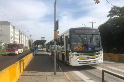  ****EM BAIXA****PORTO ALEGRE, RS, BRASIL,13/04/2020- Queda de 76% nos passageiros de ônibus de Porto Alegre em abril. Foto: Tiago Bitencourt / Agencia RBS<!-- NICAID(14475562) -->