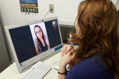 Psicólogas de Caxias e Bento atendem voluntariamente para ajudar a controlar ansiedade em meio ao isolamento <!-- NICAID(14476396) -->