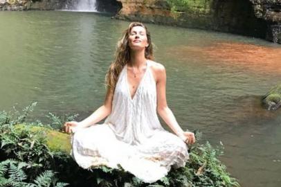 Gisele Bündchen na quarentena. Modelo incentiva a meditação.<!-- NICAID(14476906) -->