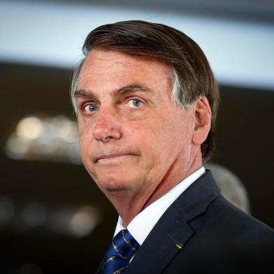  Brazilian President Jair Bolsonaro arrives for a press conference on electricity and gasoline at the Ministry of Mines and Energy in Brasilia, on January 15, 2020. - Bolsonaro spoke about Brazils possible entry to the Organisation for Economic Co-operation and Development (OECD). (Photo by Sergio LIMA / AFP)Editoria: POLLocal: BrasíliaIndexador: SERGIO LIMASecao: energy and resourceFonte: AFPFotógrafo: STR<!-- NICAID(14477927) -->