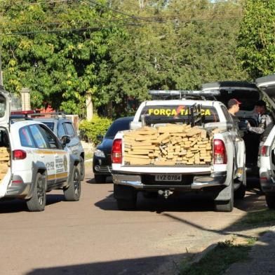 Uma ação da Brigada Militar resultou na apreensão de cerca de uma tonelada de maconha no início da tarde desta quarta-feira (15), em Alvorada, na região metropolitana<!-- NICAID(14478094) -->