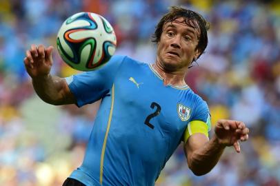 491717521Uruguays defender Diego Lugano in action during a Group D football match between Uruguay and Costa Rica at the Castelao Stadium in Fortaleza during the 2014 FIFA World Cup on June 14, 2014.       AFP PHOTO / RONALDO SCHEMIDTEditoria: SPOLocal: FortalezaIndexador: RONALDO SCHEMIDTSecao: SoccerFonte: AFPFotógrafo: STF<!-- NICAID(10581064) -->