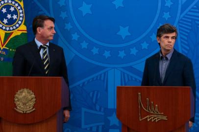 O presidente Jair Bolsonaro, durante pronunciamento no PalÃ¡cio do Planalto O novo ministro da Saúde, Nelson Teich, durante pronunciamento no Palácio do Planalto.Local: BrasÃ­liaIndexador: Marcello Casal JrAgÃªncia BrasilFotógrafo: Reporter Fotografico<!-- NICAID(14479367) -->