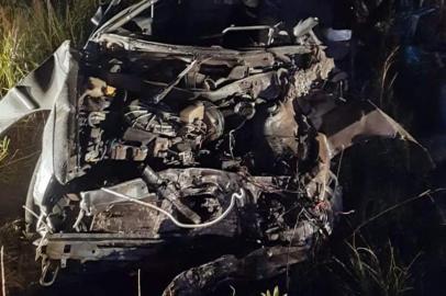 O motorista de um automóvel morreu após uma colisão com um caminhão por volta das 21h30min desta quinta-feira (16), na altura do km 53 da BR-285 em Bom Jesus. A Polícia Rodoviária Federal (PRF) divulga apenas informações iniciais até o momento. <!-- NICAID(14479614) -->