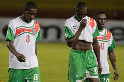 WC2014-QUALIFIERS-ESA-SURPlayers of the Surinam national football team react after the their qualyfing game with Salvadoran national football team for the Brazil 2014 World Cup at Cuscatlán Stadium in San Salvador, El Salvador on November 15, 2011. AFP PHOTO / Oscar RIVERA (Photo by OSCAR RIVERA / AFP)Editoria: SPOLocal: San SalvadorIndexador: OSCAR RIVERASecao: soccerFonte: AFP<!-- NICAID(14481506) -->