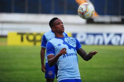  CAXIAS DO SUL, RS, BRASIL, 13/03/2020. Treino do Caxias no estádio Centenárioi. O Caxias está distupanto a Taça Frasncisco Novelletto Neto, segundo turno do Campeonato Gaúcho (Gauchão 2020). Na foto, atacante Vinicius Baiano. (Porthus Junior/Agência RBS)<!-- NICAID(14451192) -->