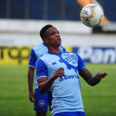  CAXIAS DO SUL, RS, BRASIL, 13/03/2020. Treino do Caxias no estádio Centenárioi. O Caxias está distupanto a Taça Frasncisco Novelletto Neto, segundo turno do Campeonato Gaúcho (Gauchão 2020). Na foto, atacante Vinicius Baiano. (Porthus Junior/Agência RBS)<!-- NICAID(14451192) -->