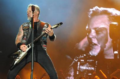  James Hetfield of Metallica performs on the second day of the Rock in Rio music festival in Rio de Janeiro, on September 19, 2015. AFP PHOTO/ TASSO MARCELOEditoria: ACELocal: Rio de JaneiroIndexador: TASSO MARCELOSecao: MusicFonte: AFPFotógrafo: STR<!-- NICAID(11697621) -->