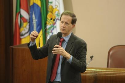  CAXIAS DO SUL, RS, BRASIL, 16/07/2014. Promotor de Justiça Rodrigo López Zilio. Ele fez palestra na Câmara de Vereadores de Caxias do Sul sobre condutas vedadas aos agentes públicos em campanhas eleitorais (Diogo Sallaberry/Agência RBS)Indexador: Diogo Sallaberry<!-- NICAID(10675674) -->