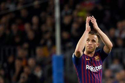 Barcelona's Brazilian midfielder Arthur acknowledges the public as he leaves the pitch during the UEFA Champions League quarter-final second leg football match between Barcelona and Manchester United at the Camp Nou stadium in Barcelona on April 16, 2019. (Photo by LLUIS GENE / AFP)