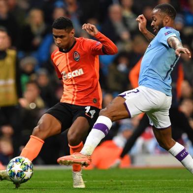 Manchester Citys English midfielder Raheem Sterling (R) challenges Shakhtar Donetsks Brazilian forward Tete (L) during the UEFA Champions League football Group C match between Manchester City and Shakhtar Donetsk at the Etihad Stadium in Manchester, north west England on November 26, 2019. (Photo by Paul ELLIS / AFP)