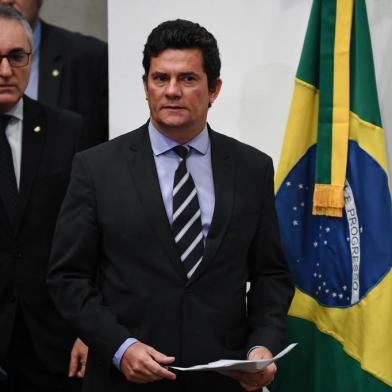 Brazilian Minister of Justice and Public Security, Sergio Moro, arrives to deliver a press conference at Minister of Justice, in Brasilia, on April 24, 2020. (Photo by EVARISTO SA / AFP)<!-- NICAID(14485279) -->