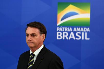  Brazils President Jair Bolsonaro arrives for a press conference in Brasilia, Brazil, on April 24, 2020. - Brazilian Minister of Justice and Public Security, Sergio Moro, announce his resignation on Friday after Brazilian President Jair Bolsonaro dismissed the head of the Brazilian Federal Police, according to sources close to the popular former anti-corruption judge. (Photo by EVARISTO SA / AFP)Editoria: POLLocal: BrasíliaIndexador: EVARISTO SASecao: politics (general)Fonte: AFPFotógrafo: STF<!-- NICAID(14485663) -->