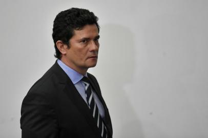 Moro anuncia sua saÃ­da do governo BolsonaroBRASÍLIA, DF, 24.04.2020 - SERGIO-MORO-DF - O ministro da Justiça e Segurança Pública, Sergio Moro, durante entrevista coletiva, na sede do ministério, em Brasília, nesta sexta-feira (24). Moro deixa o governo de Jair Bolsonaro após a exoneração do diretor-geral da Polícia Federal, Maurício Valeixo, ter sido publicada nesta madrugada no Diário Oficial da União. (Foto: Mateus Bonomi/Agif/Folhapress)Local: Brasilia ;DF ;Brasil<!-- NICAID(14485808) -->