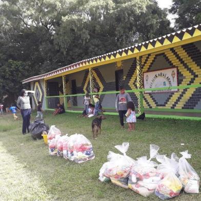 Regina dos Santos organiza doações de alimentos e agasalhos para a aldeia indígena guarani Jataity<!-- NICAID(14485668) -->