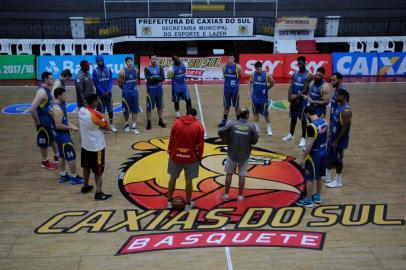  CAXIAS DO SUL, RS, BRASIL, 22/03/2018 - A equipe do Caxias Banrisul Basquete treina para as duas últimas rodadas do NBB 10. (Marcelo Casagrande/Agência RBS)<!-- NICAID(13470200) -->