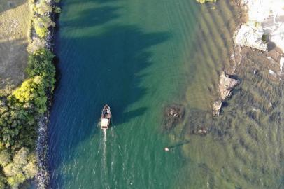 Morador de Dom Feliciano, Plínio Abel Alexandre fotografou e filmou a Lagoa dos Patos, na orla de São Lourenço do Sul, cristalina como o Caribe. Fenômeno ocorreu devido aos ventos, à salinização e à estiagem.<!-- NICAID(14487019) -->