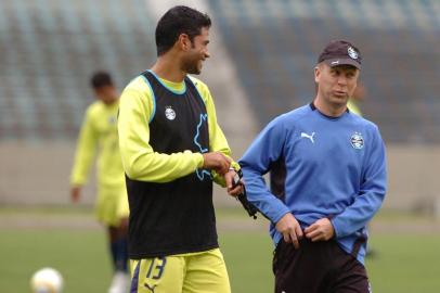 *** Paulo Franken - Treino Gremio 1 ***Estádio Olímpico,treino do grêmio/técnico Mano Menezes e William (E)<!-- NICAID(1838032) -->