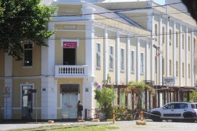  CAXIAS DO SUL, RS, BRASIL (21/12/2017). Moinho da Estação 2018. Cenário do Moinho da Estação preserva conjunto arquitetônico de inigualável beleza estética. No local, restaurantes, bares, confeitarias e espaços culturais oferecem uma rica e conceitual  programação de lazer. (Roni Rigon/Pioneiro).<!-- NICAID(13402102) -->