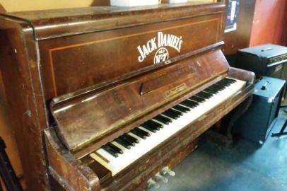 Piano do Mississippi Delta Blues Bar participará de leilão<!-- NICAID(14487554) -->
