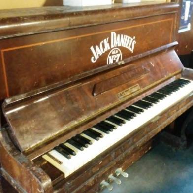 Piano do Mississippi Delta Blues Bar participará de leilão<!-- NICAID(14487554) -->