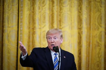 US President Donald Trump speaks in the East Room of the White House in Washington, DC, on April 28, 2020. - Trump spoke about supporting small businesses during the coronavirus pandemic through the Paycheck Protection Program. (Photo by MANDEL NGAN / AFP)<!-- NICAID(14487931) -->