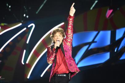  British singer and frontman of rock band The Rolling Stones Mick Jagger performs during a concert of their Ole tour at Maracana stadium in Rio de Janeiro, Brazil, on February 20, 2016.  AFP PHOTO/VANDERLEI ALMEIDA / AFP / VANDERLEI ALMEIDAEditoria: ACELocal: Rio de JaneiroIndexador: VANDERLEI ALMEIDASecao: musicFonte: AFPFotógrafo: STR<!-- NICAID(12028004) -->