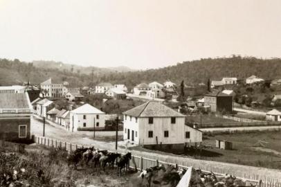   Garibaldi em 1912 fotografada por Alvaro da Costa Franco, pai do historiador Sérgio da Costa Franco. <!-- NICAID(14491656) -->