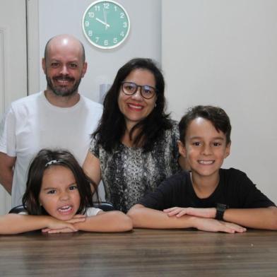 Márcia Azevedo e a família compartilham como é a divisão de tarefas em casa durante o isolamento social.<!-- NICAID(14492457) -->