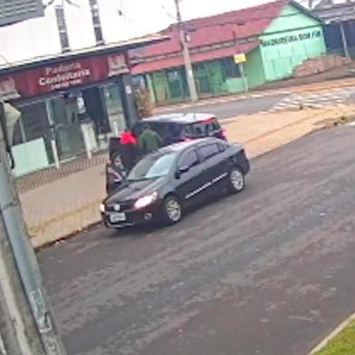 Casal tem veículo roubado em São Leopoldo<!-- NICAID(14492926) -->