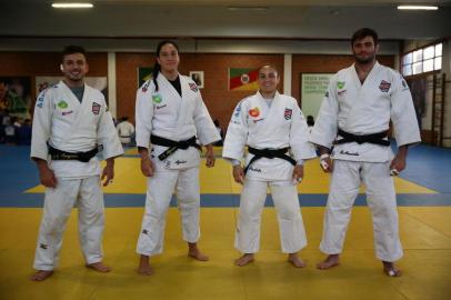  PORTO ALEGRE, RS, BRASIL - 10.02.2020 - Atletas de judô da Sogipa e da seleção brasileira. Na ordem da imagem: Daniel Cargnin, Mayra Aguiar, Maria Portela e Rafael Macedo. (Foto: Jefferson Botega/Agencia RBS)