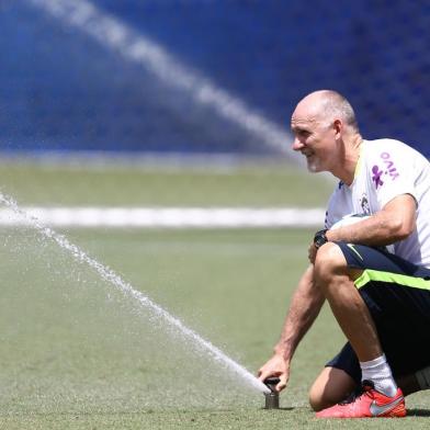 Taffarel, preparador de goleiros da Seleção Brasileira em treino em Natal<!-- NICAID(13110413) -->