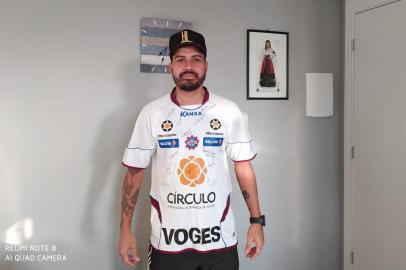 Ex-jogador do Caxias doa camisa de título da Taça Piratini, de 2012, para ajudar no combate à covid-19<!-- NICAID(14494676) -->