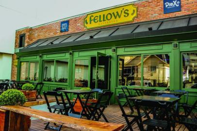 fellows pub<!-- NICAID(14331873) -->