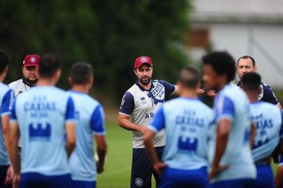  CAXIAS DO SUL, RS, BRASIL, 26/12/2019. Treino do Caxias, que está se preparando para o Gauchão 2010. Na foto, técnico Rafael Lacerda. (Porthus Junior/Agência RBS)<!-- NICAID(14370909) -->