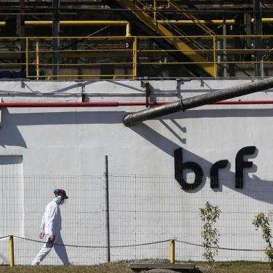  Lajeado, RS, BRASIL, 08/05/2020- Justiça determina interdição total de frigorífico em Lajeado para evitar contágio. Decisão se refere a estabelecimento da BRF  Foto: Lauro Alves / Agencia RBS<!-- NICAID(14495709) -->