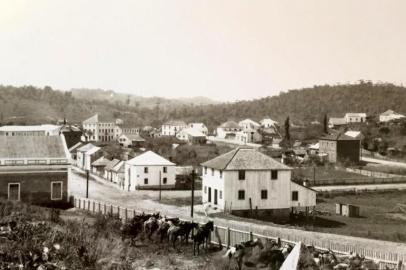   Garibaldi em 1912 fotografada por Alvaro da Costa Franco, pai do historiador Sérgio da Costa Franco. <!-- NICAID(14491656) -->