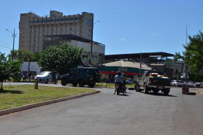  PARAGUAI, PY - Fronteira de Pedro Juan Caballero/PAR com Ponta Porã/BRA é fechada com trincheiras por militares.<!-- NICAID(14496044) -->