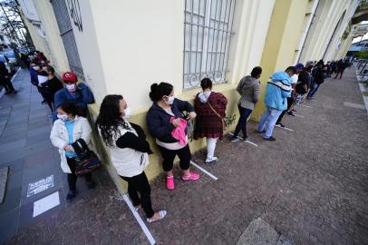  PORTO ALEGRE,RS,BRASIL.2020,05,11.Fila no SINE,para encaminhamento do seguro desemprego.(RONALDO BERNARDI/AGENCIA RSB).<!-- NICAID(14496956) -->