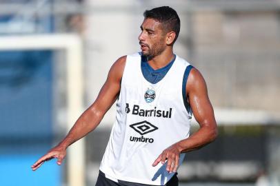 O atacante Diego Souza em treino do Grêmio no CT Luiz Carvalho.