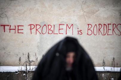  Migrants stand in line for food distributed by volunteers outside of derelict warehouses which they use as a makeshift shelter in Belgrade on January 11, 2017, as temperatures dropped to -15 degrees Celsius overnight. According to the latest figures, around 7000 migrants are stranded in Serbia.ANDREJ ISAKOVIC / AFPEditoria: POLLocal: BelgradeIndexador: ANDREJ ISAKOVICSecao: migrationFonte: AFPFotógrafo: STF<!-- NICAID(12678693) -->