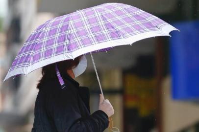 PORTO ALEGRE, RS, BRASIL,12/05/2020- Tempo de chuva em Porto Alegre.Foto: Lauro Alves / Agencia RBS<!-- NICAID(14497860) -->