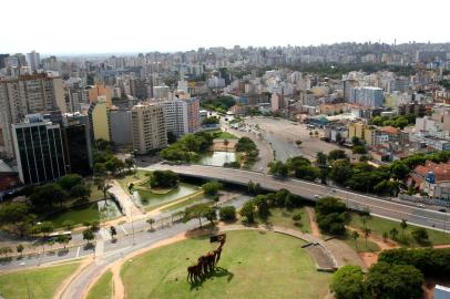  Viaduto e Largo dos Açorianos em 25/03/2005.<!-- NICAID(14497948) -->