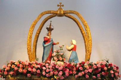 A estátua centenária de Nossa Senhora de Caravaggio, que pertence ao Santuário de Farroupilha, circulará pelas cidades da Serra Gaúcha neste domingo (17). A imagem estará a bordo de uma camionete Chevrolet 3100, conduzida pelo devoto José Bassotto.<!-- NICAID(14501291) -->